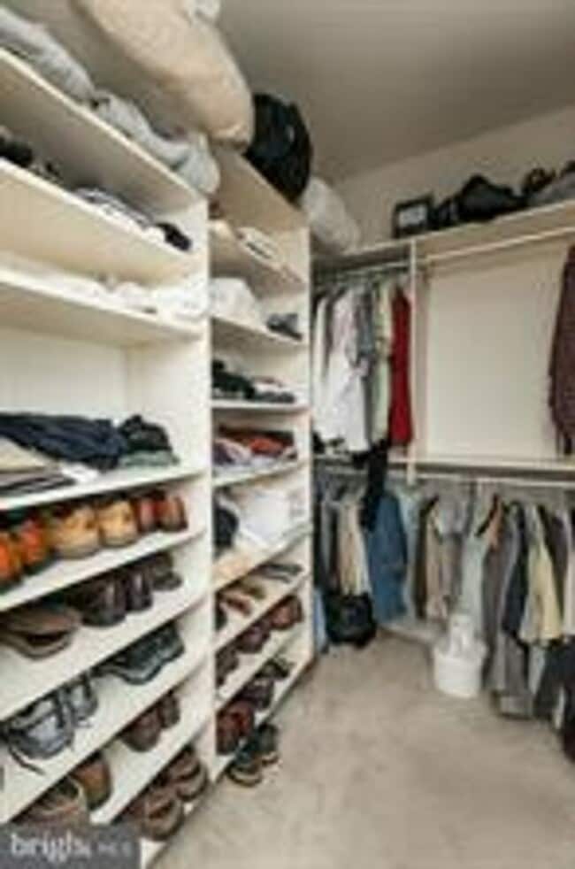 Building Photo - 2026/2027 Gorgeous Village Lofts 2bd plus ...