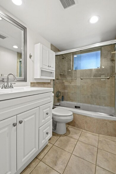 Building Photo - 3600 N Ocean Dr