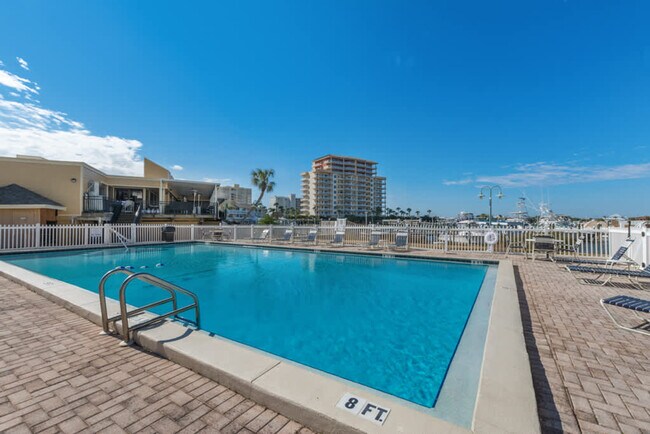 Building Photo - 775 Gulf Shore Dr