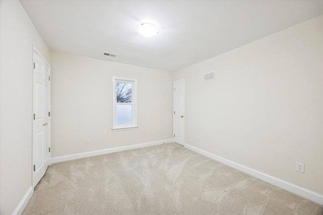 Building Photo - 6 Laurel Ave