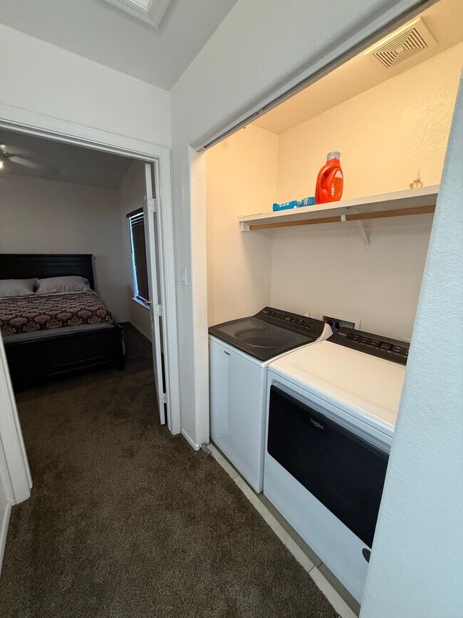 Building Photo - Yuma Meadows Townhouse - Furnished / Unfurnished