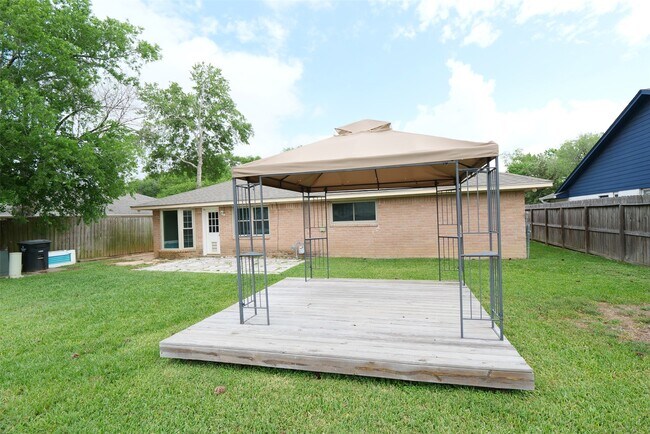 Building Photo - 5331 Inwood Dr