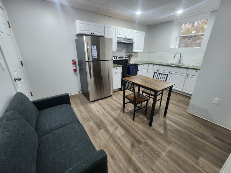 Building Photo - 151 S Main St