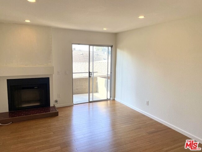 Building Photo - 1083 1/2 W Kensington Rd