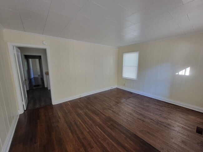 Building Photo - 2034 Walker Ave