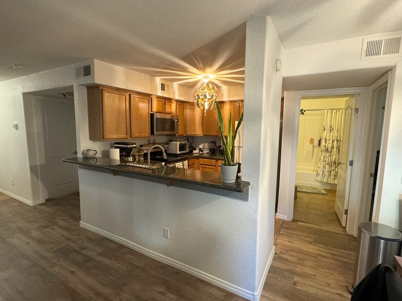 Building Photo - 3145 E Flamingo Rd