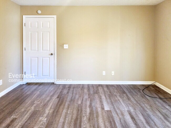 Building Photo - 3203 Fairington Ridge Cir