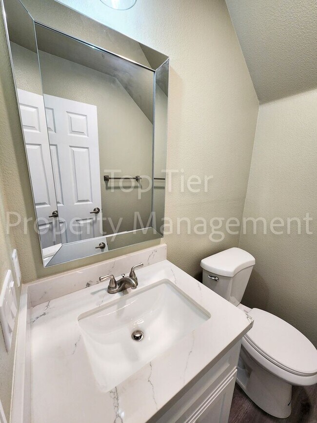Building Photo - Stunning Newly Remodeled 4 bed / 2.5 bath ...