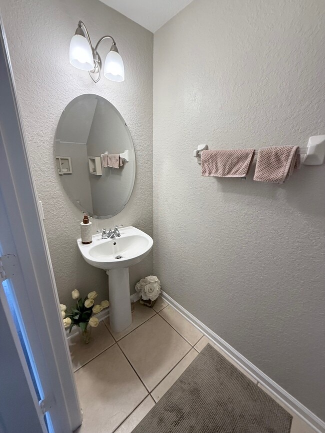 Building Photo - 7154 Showcase Ln