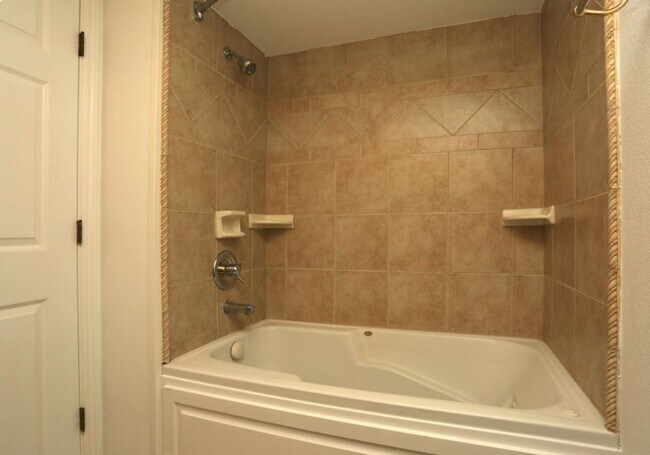 Building Photo - Beautiful 1 bed 1 bath with 1 car garage!