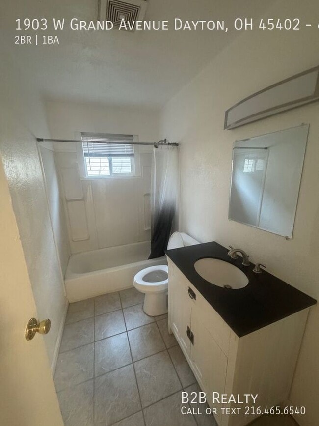 Building Photo - 1903 W Grand Ave