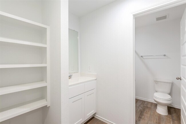 Building Photo - 7418 Elm Lndg Ln