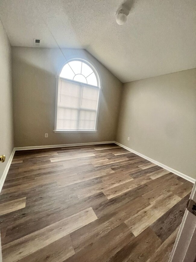 Building Photo - Two Bedroom Two Bath