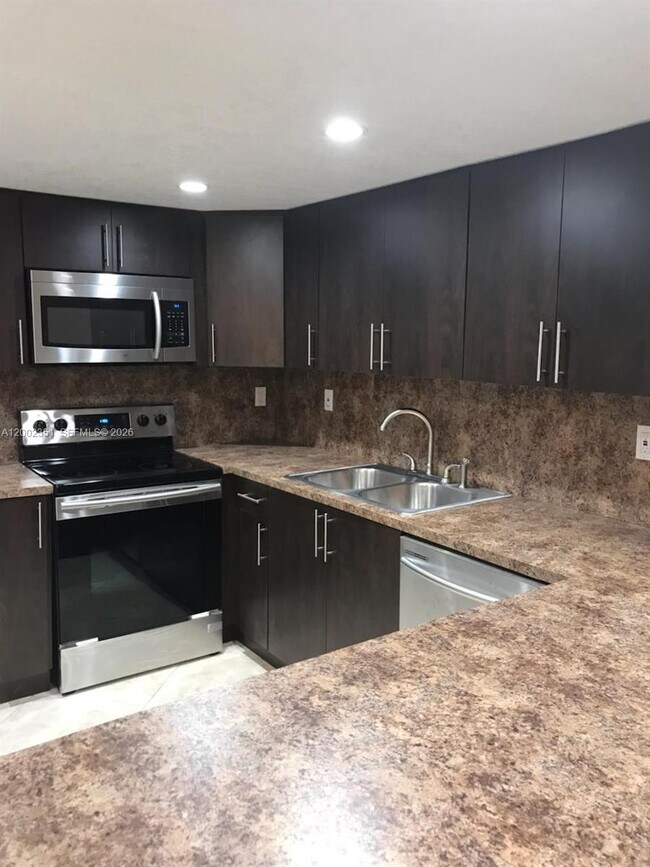 Building Photo - 3796 SW 88th Ct