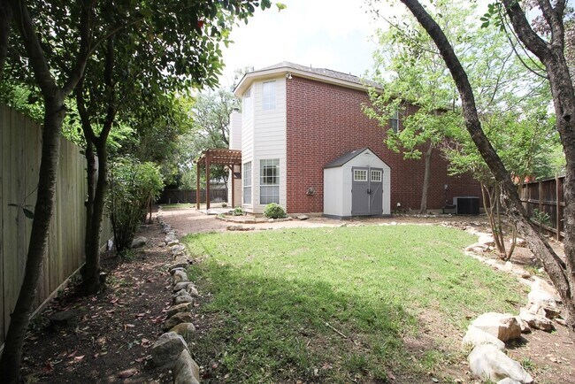 Building Photo - Beautiful home in Helotes. 3 Bedroom, 2 1/2 Bath Move In June 10th!