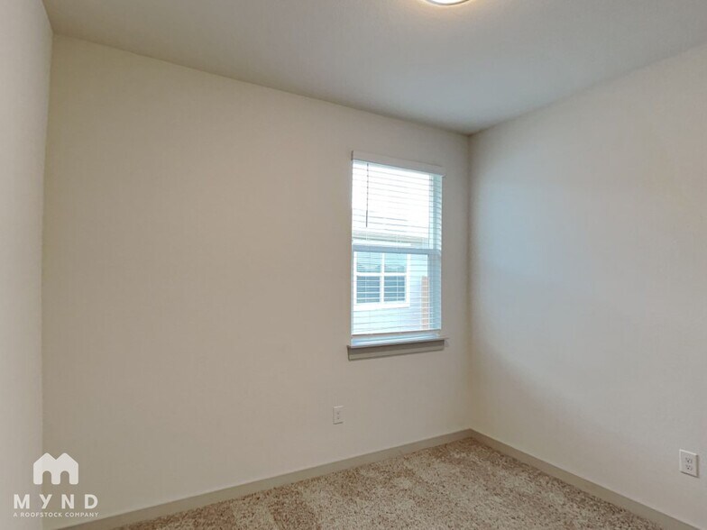 Building Photo - 10713 Fulton Ave