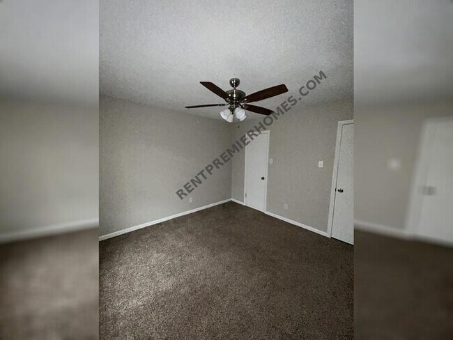 Building Photo - 100 Hampton Cove