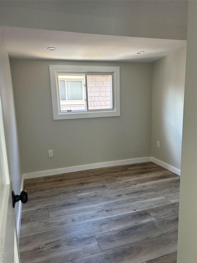 Building Photo - 7 Cedar Ave