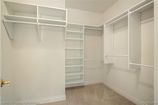 Building Photo - 47611 Manorwood Dr