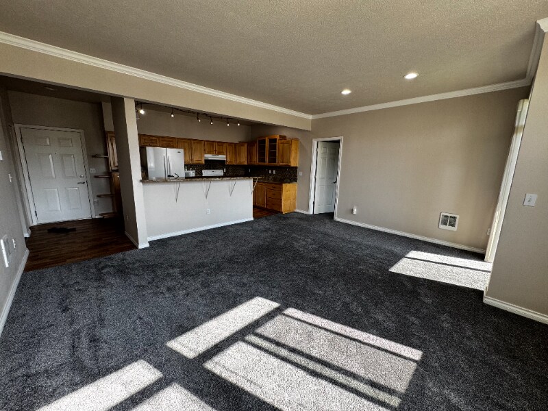 Building Photo - 22855 E Country Vista Dr