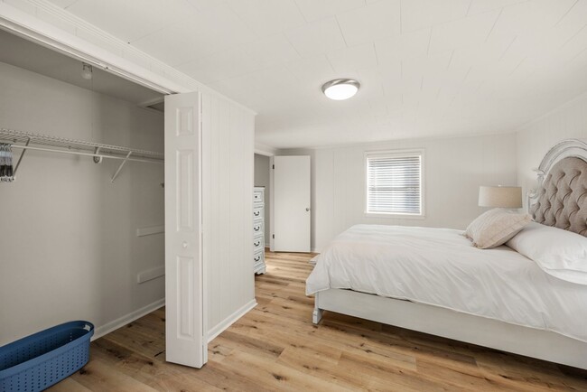 Building Photo - Lake Talquin - LAKEFRONT- Furnished 3 bedr...