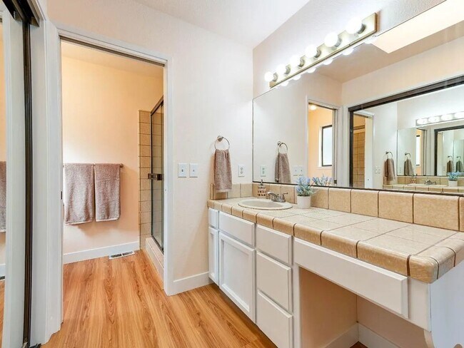 Building Photo - 3 bedroom, 2 bath home in Lake Wildwood, P...
