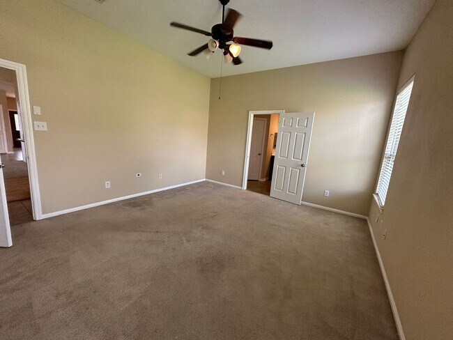 Building Photo - For Lease | 4 Bed, 2.5 Bath | 2,587 Sq Ft ...