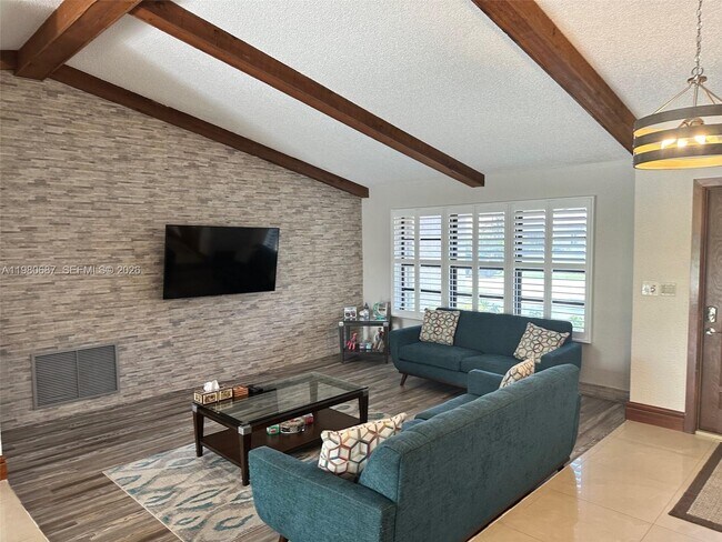 Building Photo - 10404 NW 5th Manor