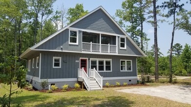 Building Photo - 5 bedroom / 4 bath home with a short drive to the beach!