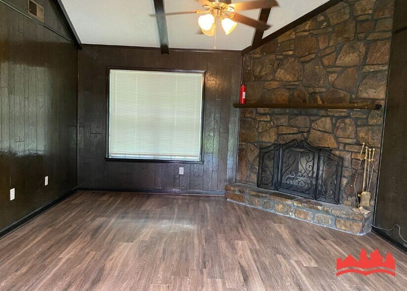 Building Photo - 6180 Springwind Cove