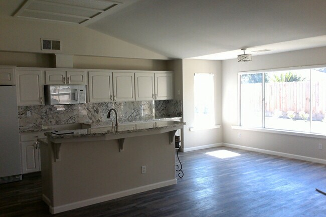Building Photo - 1923 E Desert Island Dr