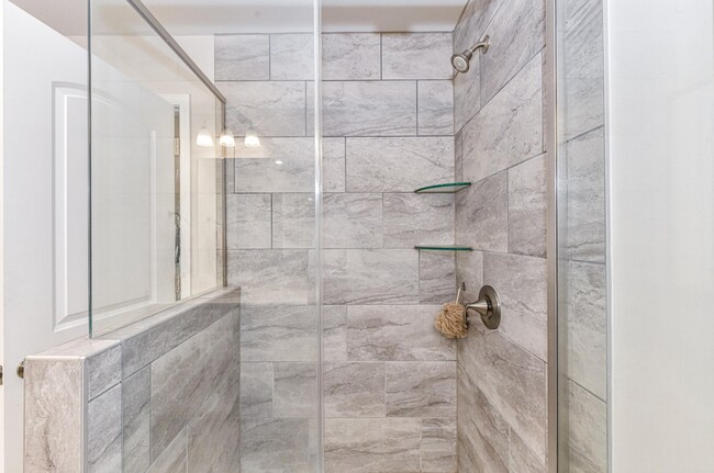 Building Photo - 5661 De Vere Dr
