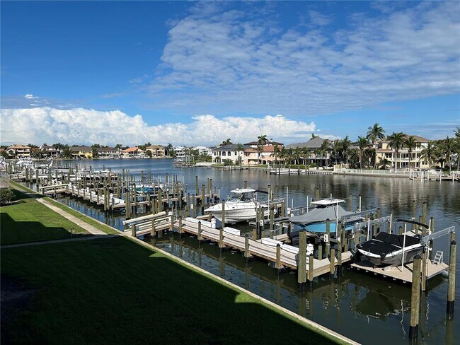 Building Photo - 2775 Kipps Colony Dr S