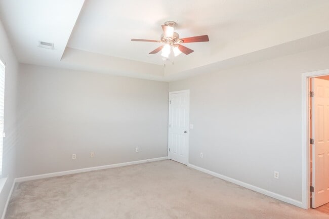 Building Photo - Coming Available