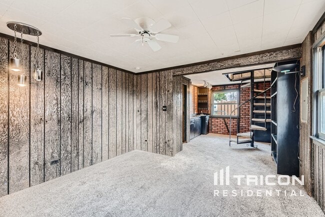 Building Photo - 5009 Elm Cir Dr