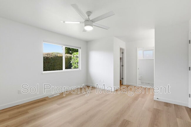 Building Photo - 905 Pellegrini St