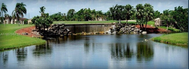 Building Photo - 369 Lakeview Dr