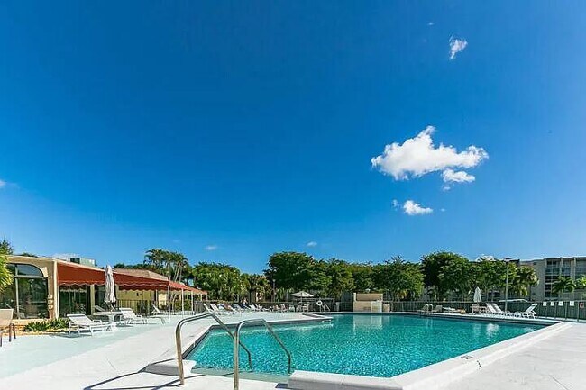 Building Photo - 3951 Via Poinciana
