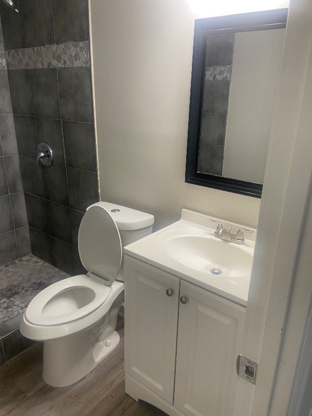 Building Photo - 2455 Rosen Ave