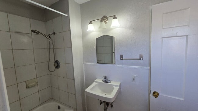 Building Photo - 323 Claremont Ave