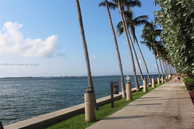 Building Photo - 540 Brickell Key Dr