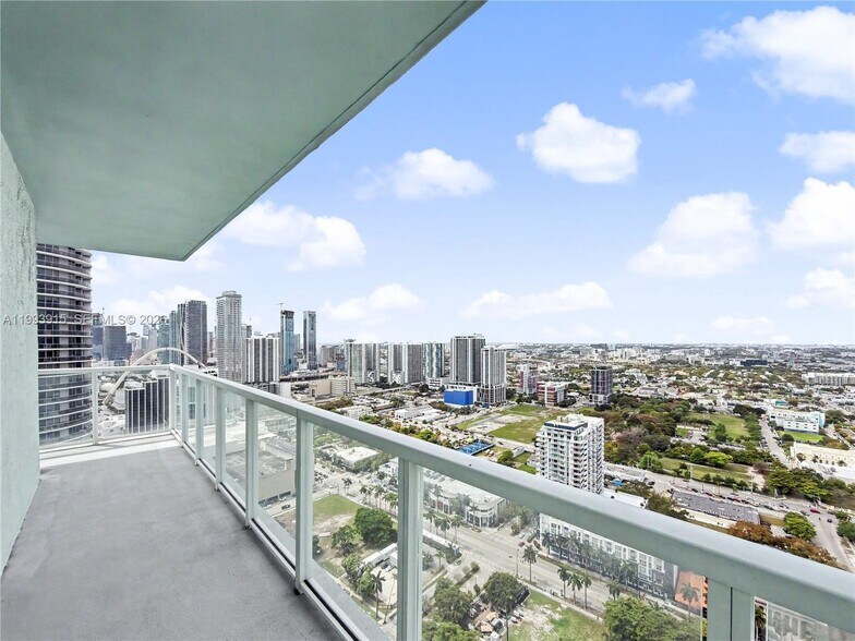 Building Photo - 1900 N Bayshore Dr