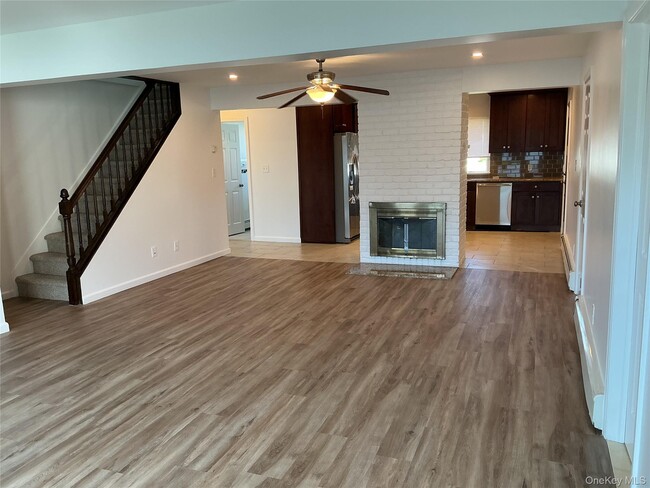 Building Photo - 77 Choir Ln