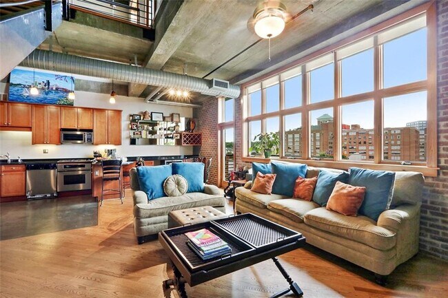 Building Photo - 640 Glen Iris Dr NE
