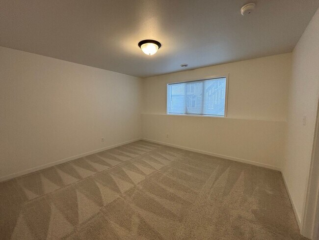 Building Photo - 3 Bed 3 Bath Townhome