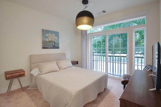 Building Photo - 238 S West St