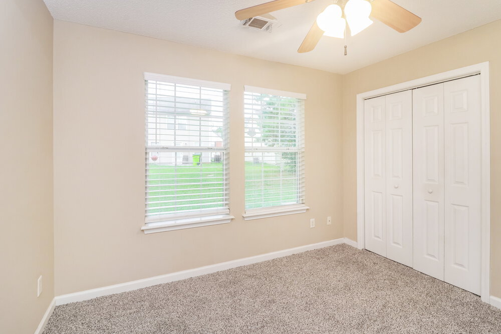 Building Photo - 3695 Longview Dr