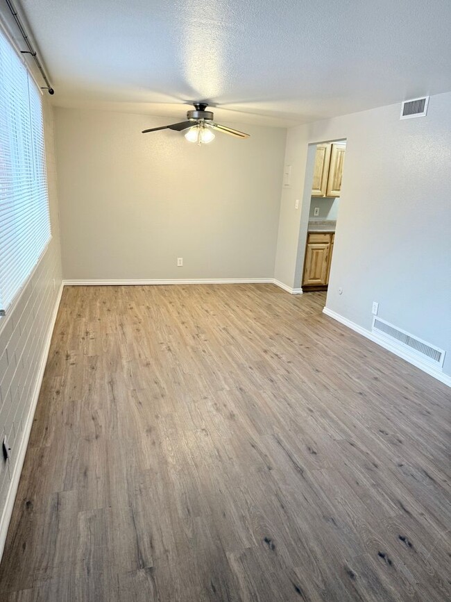 Building Photo - Beautiful 2 bed 1 bath apartment in the he...