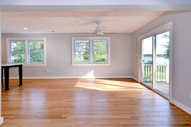 Building Photo - New Waterfront Home