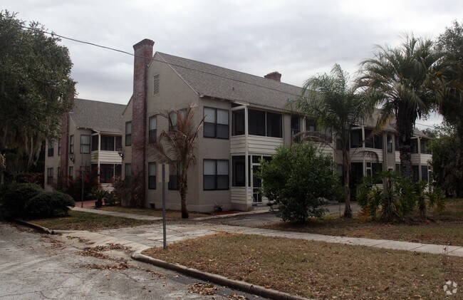 Seven Chimneys Apartments - The Court of Seven Chimneys